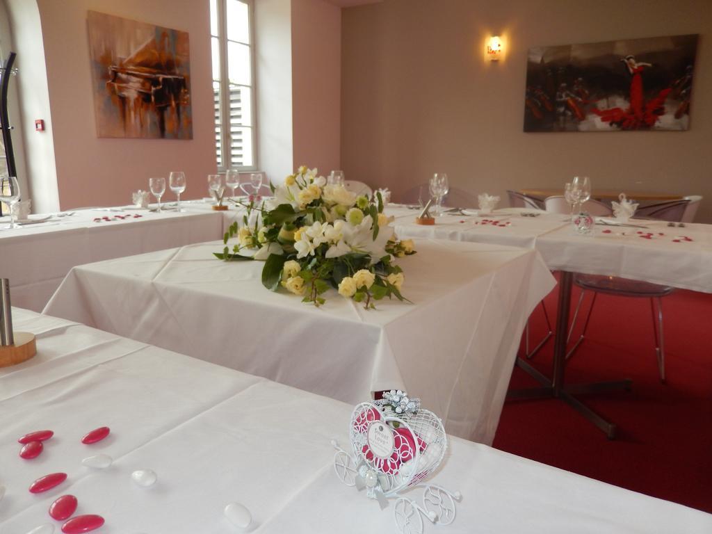 Hotel Restaurant Le Lion D'Or Gémozac Εξωτερικό φωτογραφία